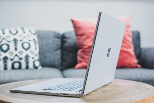 Laptop zugeklappt nutzen? – 3 Schritte unter Windows 11